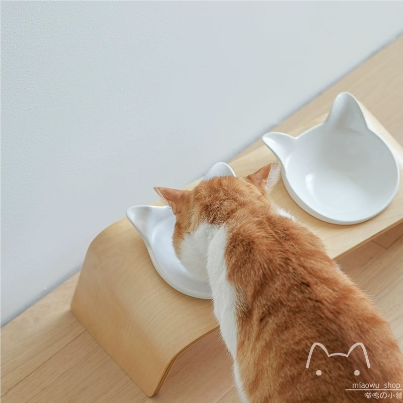 MUJI-style pet cat and dog bowl rack.