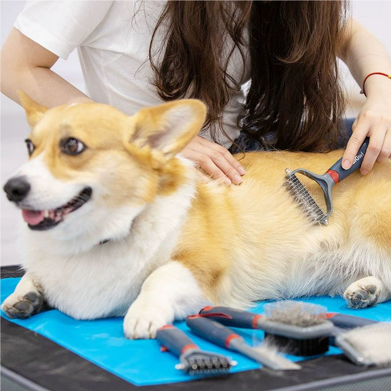 Pet hair-removing combs